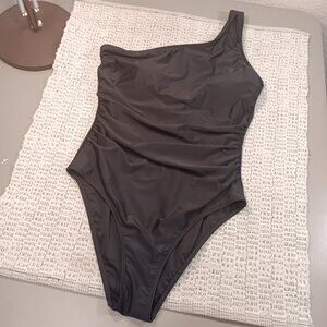 Cupshe women's black 1 shoulder 'Tummy Contouring' one piece swimsuit sz L - NWT